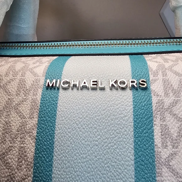 Authentic Michael Kors Weekender Ocean Blue. - Picture 5 of 12